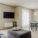 Pinoli Modern With Elevator And Balcony *