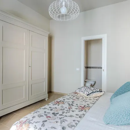 Pinoli Modern With Elevator And Balcony Lucca
