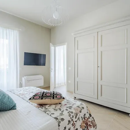 Daire Pinoli Modern With Elevator And Balcony Lucca