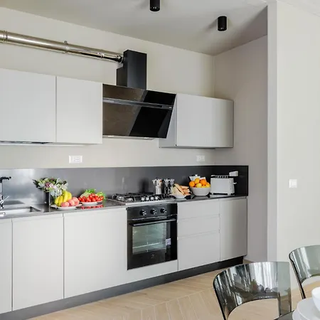 Pinoli Modern With Elevator And Balcony Daire Lucca