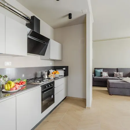 Pinoli Modern With Elevator And Balcony Lucca
