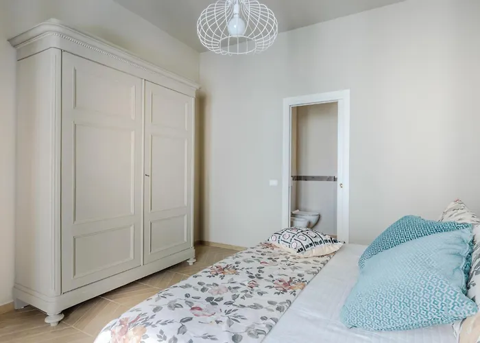 Pinoli Modern With Elevator And Balcony 루카