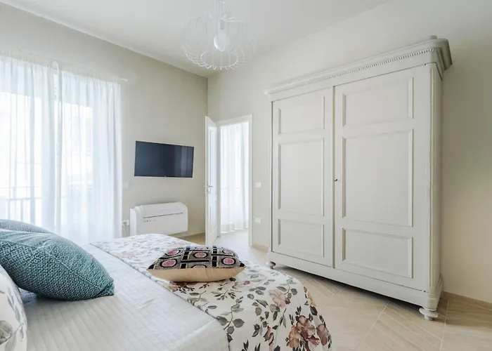 아파트 Pinoli Modern With Elevator And Balcony 루카