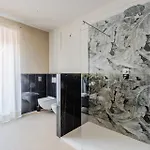 Pinoli Modern With Elevator And Balcony *